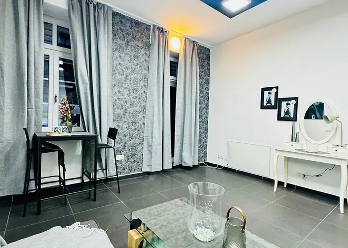 For 3 People, 15 Minutes To Rathausplatz Apartment