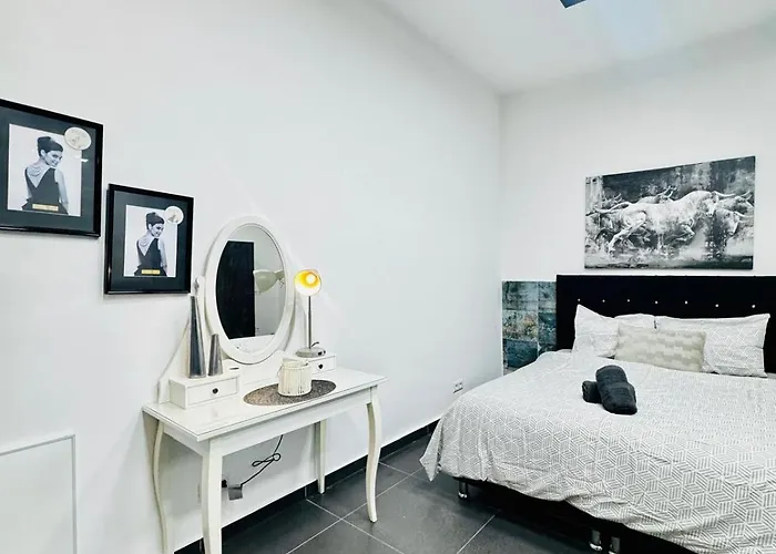 Apartment For 3 People, 15 Minutes To Rathausplatz *